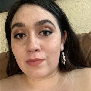 Meet your Posher, Damaris